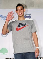 林書豪讚小皇帝  「近5年最好球員」