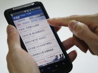 行動上網夯  逾7成網路族健康亮紅燈