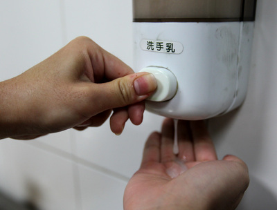 公廁洗手乳生菌超標 衛福部：還是要洗手