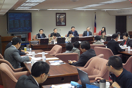 朝野高度共識  勞保撥補送院會協商