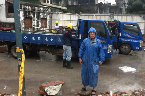 同意戶帶隊 工人進場清理文林苑