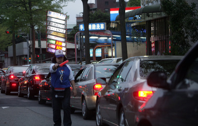 世事難料 汽柴油明連12降 回到2/13日水準