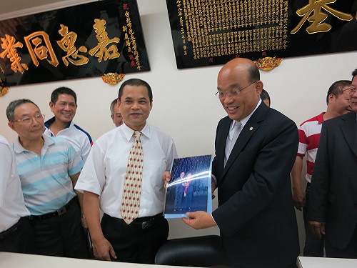 服貿衝擊  洗衣業者嗆百萬人上街