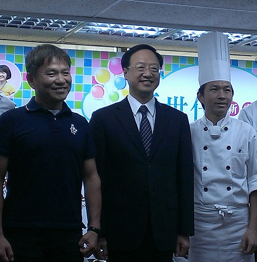 勉年輕人  戴勝益：戲棚下站久了就是你的