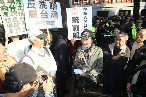 不理社會反彈  教育部通過課綱調整