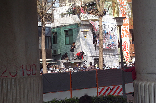 警方驅離群眾 士林王家陷落