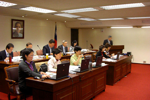 觀光賭場條例逕付二讀 綠批藍行為像小偷