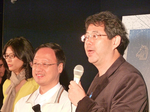 江宜樺看電影  映後險遭紅白拖擊中