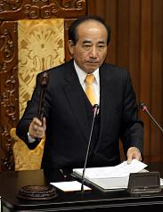 狼師條款通過  性侵判刑將遭解聘