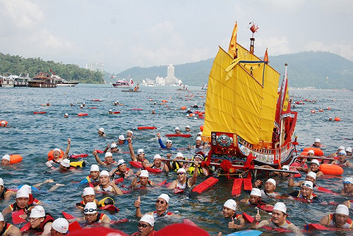 泳渡日月潭 新港媽祖領航橫渡