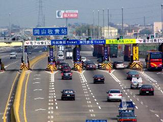 國慶假期近尾聲 高速公路湧車潮