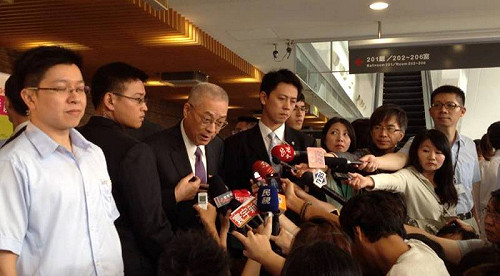 媒體要提問  吳敦義：不能有抗議學生摻雜