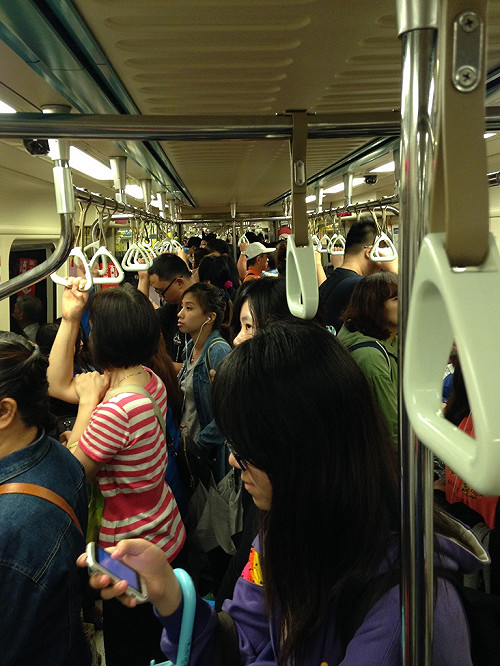 因當「低頭族」遇害?  警：重點是應變能力