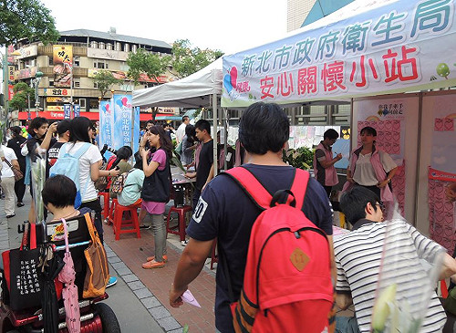 設安心關懷小站 3000人替北捷亡者祈福