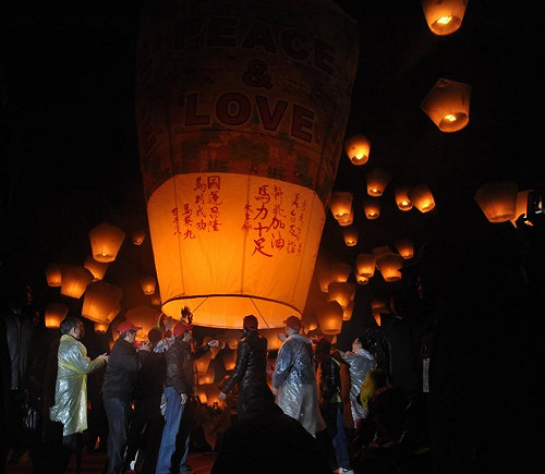 平溪天燈節  5大洲28國共同祈福