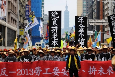 職安法三讀  新增「防過勞條款」