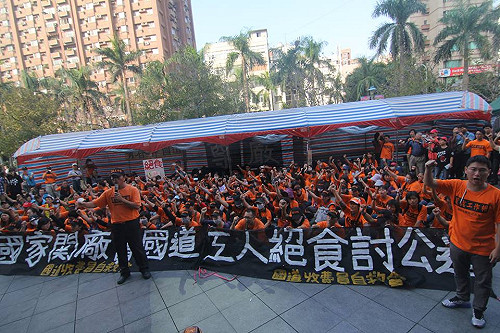 200名收費員誓師 今下午3度上國道抗爭