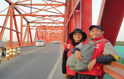 夫妻赤腳步行十天   元旦加入健走行列