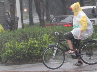 鋒面北移 氣象局發布強風豪雨特報