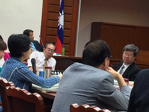 吳思華公務出訪夾私假 鄭麗君批公器私用