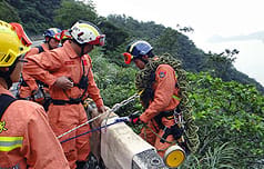 加速搶救  直升機將掛山貓進災區
