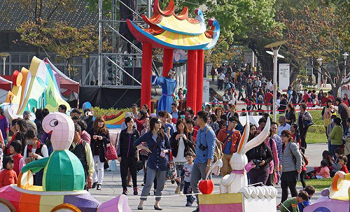 政院公布 明年7連假 春節放9天