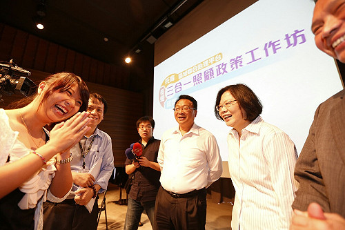 蔡英文：提修法加稅  年增3百億長照經費