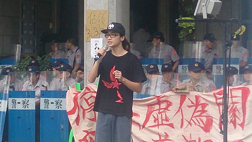 臨時會破局  反課綱學生譴責國民黨團