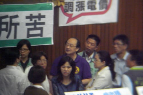 防藍深夜出招  綠委全員夜宿立院