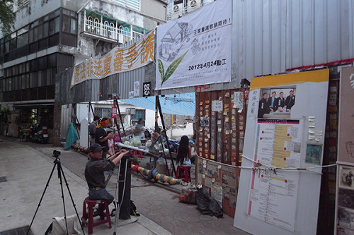 王家搭組合屋  學生夜守防建商阻撓