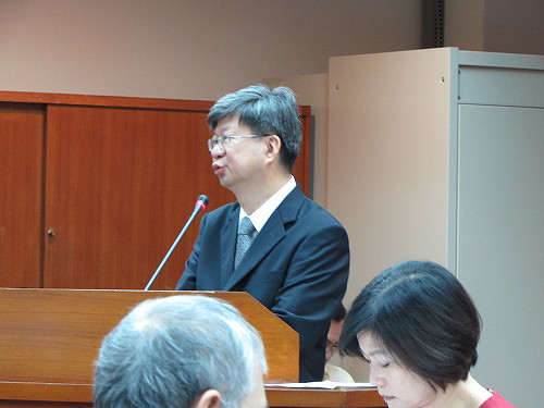 吳思華：比照國際 大學將減為100所