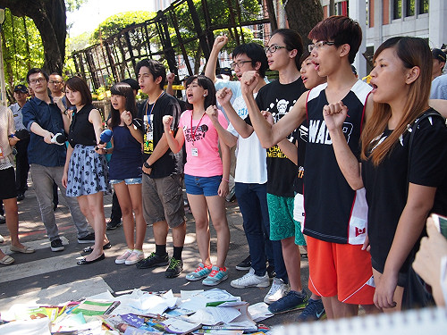 釀悲劇 反課綱聯盟：執政者橫暴讓學生承擔