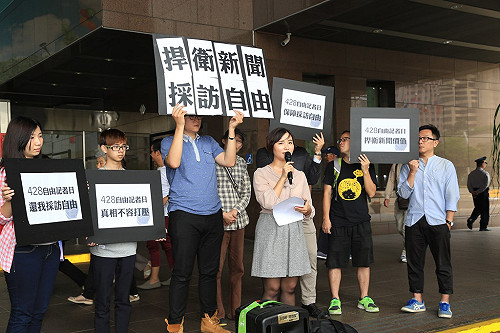 抗議警方妨礙採訪 記者怒喊捍衛新聞自由