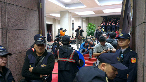 警察暴力侵犯記者  記協嚴厲譴責