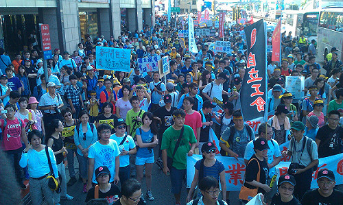 九一遊行人潮多 學者：超乎預期