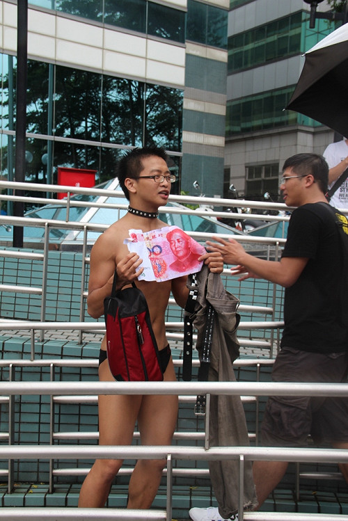 如何教學生？流浪教師半裸反旺中