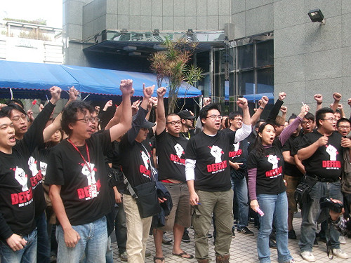 要資方出來面對  蘋果日報北中南「快閃」