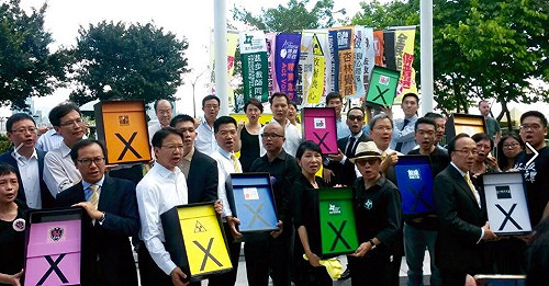 香港政改案表決  場外大批示威者聚集