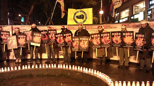 哀悼自焚藏人 百人公園燭光祈福