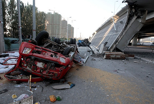 中國「百年大橋」不到1年即坍塌