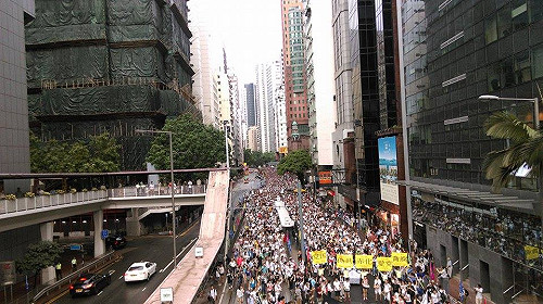 中官媒：71遊行是狂歡派對 不用太當回事