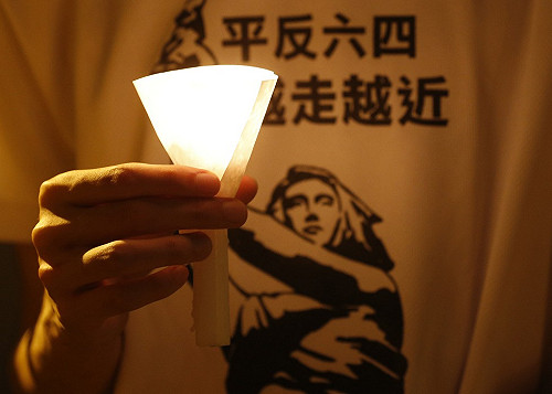 民調：56%港人支持平反六四