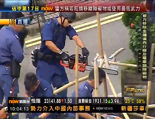 上百港警再清路障  「怕佔中民眾受傷」