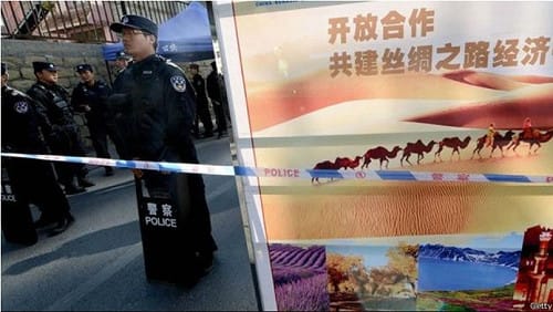 新疆公路檢查站遭襲擊 至少18人喪生