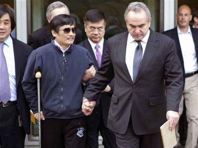 陳光誠：中共同意協助辦理護照申請