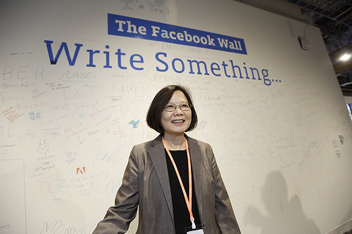 小英參訪臉書總部：你今天按讚了嗎？