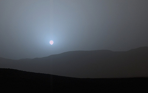 NASA首度拍到火星日落 夕陽竟是藍色的
