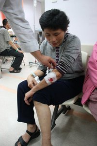 陳椒華遭襲  警方鎖定2名男子