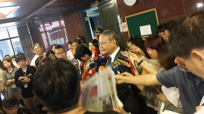 不准民團旁聽核四報告 藍委杯葛議事