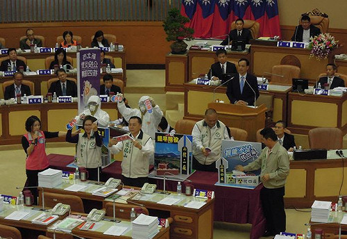 朱立倫：核一、核二廠越早除役越好